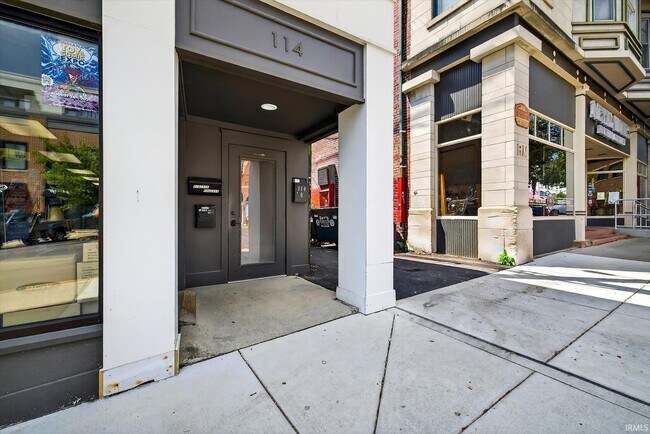 Building Photo - 114 E 6th St