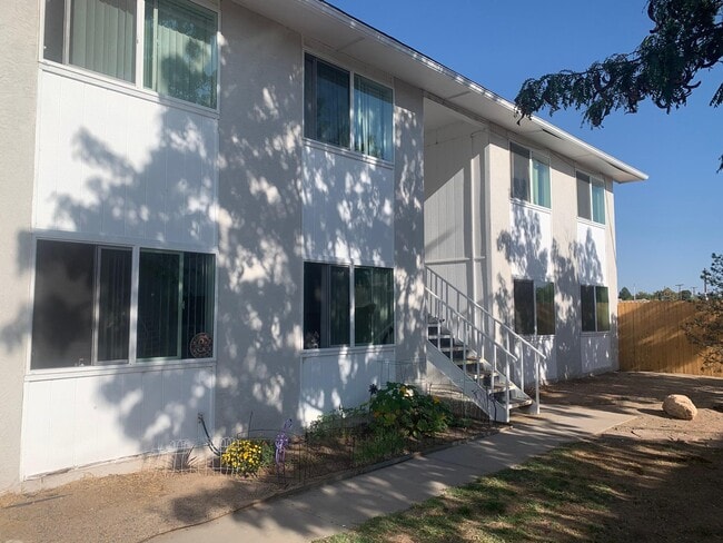Building Photo - 250 Village Dr