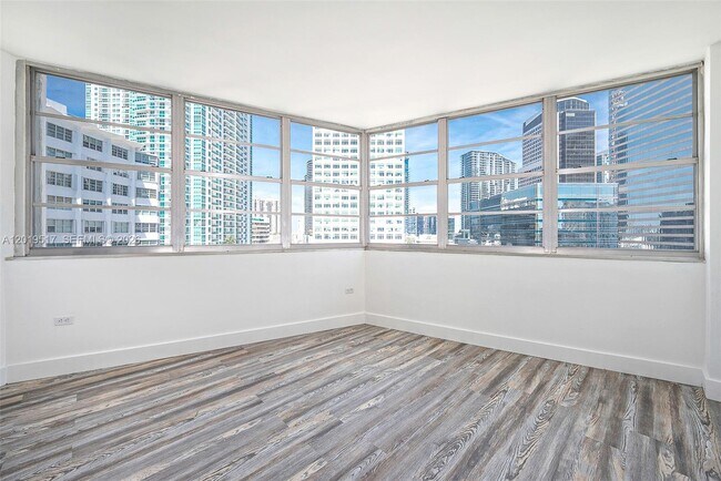 Foto del edificio - 801 Brickell Bay Dr