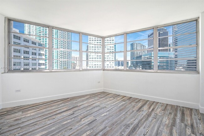 Building Photo - 801 Brickell Bay Dr