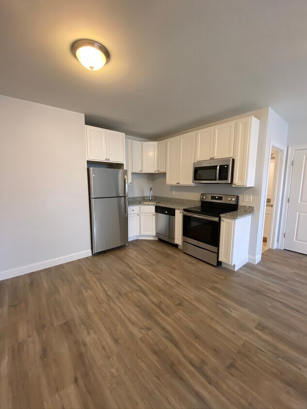 SS Appliances/Granite - 37 Water St