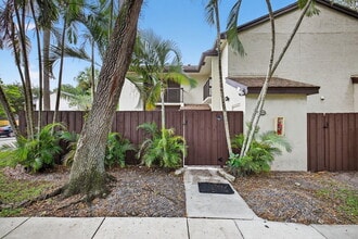 Building Photo - 3579 Cocoplum Cir