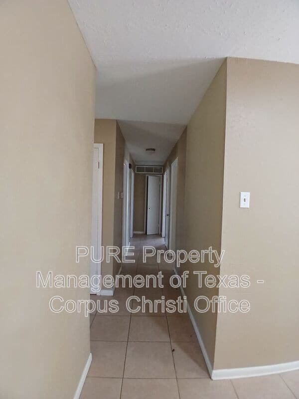 Building Photo - 10609 Kingwood Dr