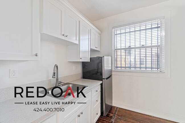 Foto del edificio - 245 N Kenmore Ave