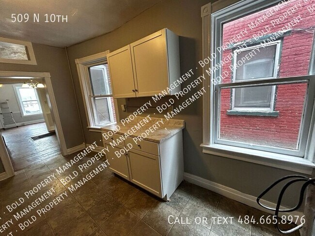 Building Photo - 509 N 10th St