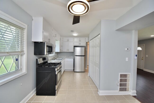 Building Photo - 3918 Eddystone Dr
