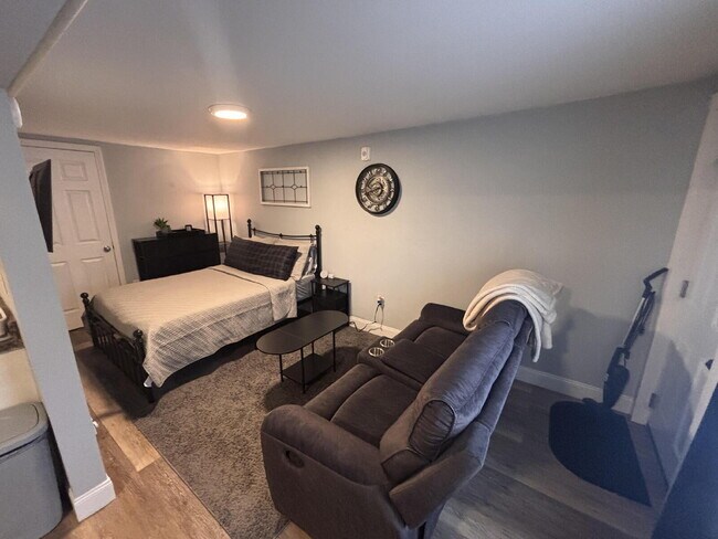 Foto del edificio - Walk everywhere - Charming Fully Furnished Studio Loft in the Heart of Bath, Maine!