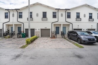 Building Photo - 1170 SW 7th Ct