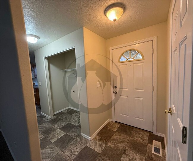 Building Photo - Single Level House