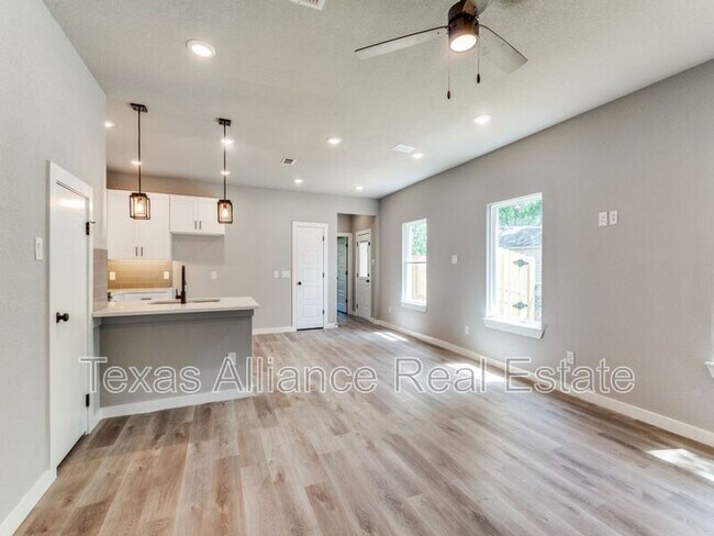 Foto del edificio - 3628 Frazier Ct