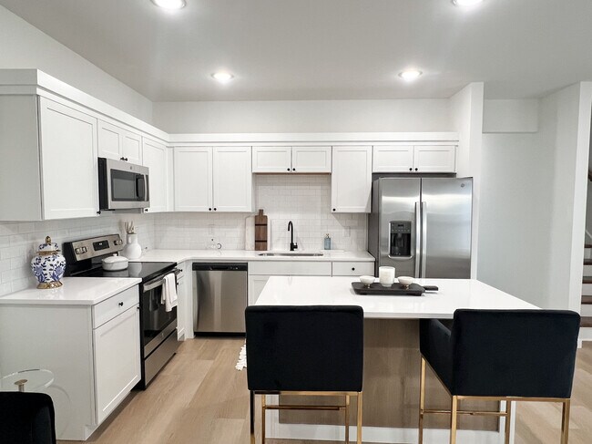 Building Photo - 285 Johnson Cir