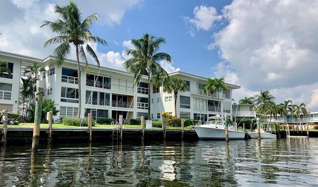 Building Photo - 2717 Yacht Club Blvd