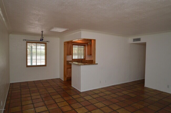 Foto del edificio - 223 N Bentley Ave