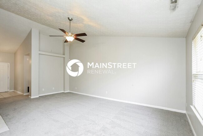 Building Photo - 3 Bedroom Pet-Friendly Home in Brownsburg, IN with Main Street Renewal