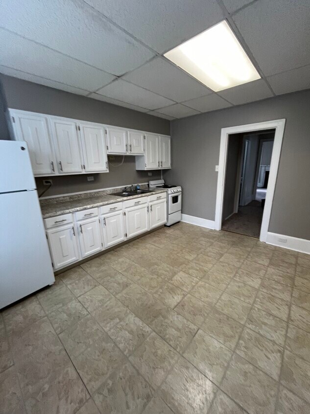 Kitchen - 117 N Broad St