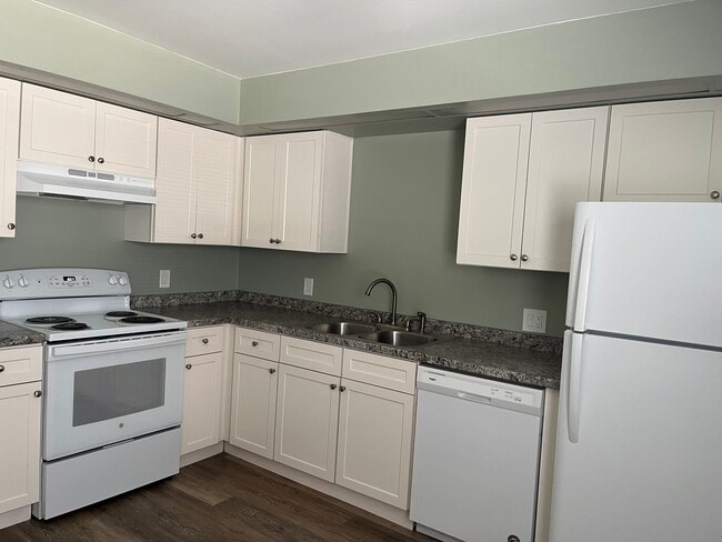 Building Photo - 101 Lake Hunter Dr