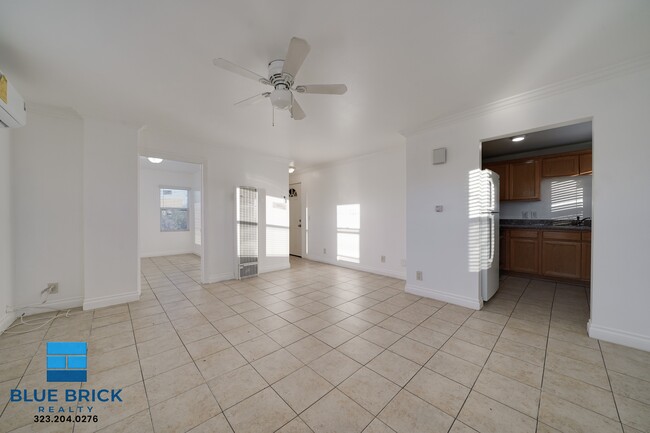 Building Photo - 1719 W 35th Pl