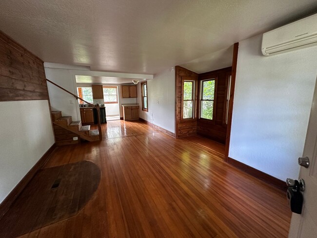 Building Photo - 3 Bedroom 2 Bath Single Family house with ...