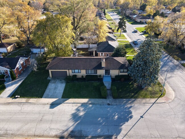 Building Photo - 16301 Drexel Ave