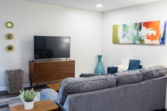 Foto del edificio - New Listing Alert – Huntsville, AL!