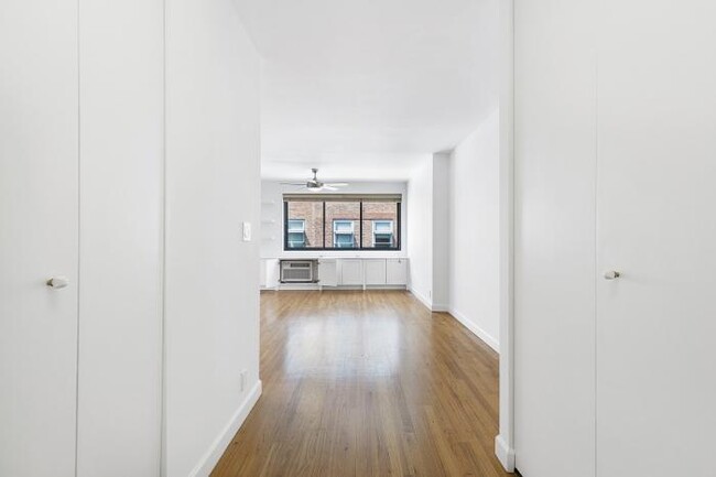 Foto del edificio - 0 bedroom in New York NY 10011