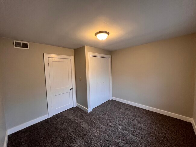 Foto del edificio - 810 Leonard St NE