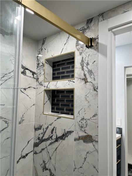 Foto del edificio - 2845 NE 185th St