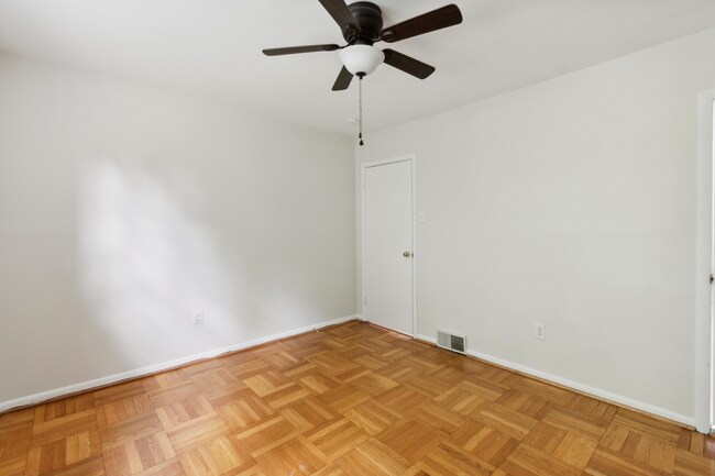 Building Photo - 341 Ripka St