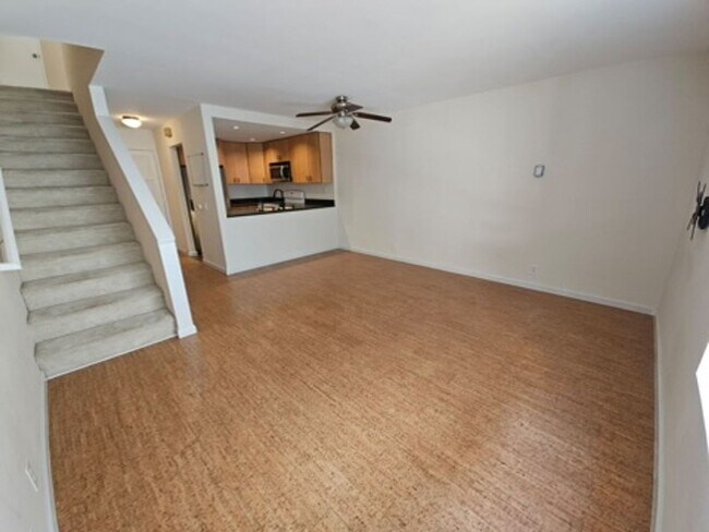 Foto del edificio - 1BR/1BA CONDO with GARAGE and PARKING in S...