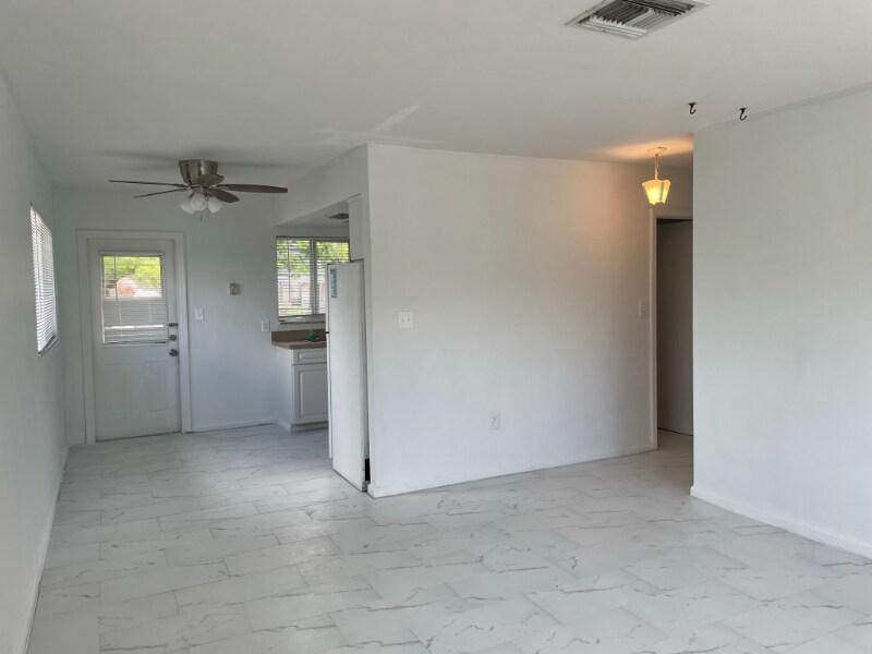 Foto principal - 627 92nd Ave N