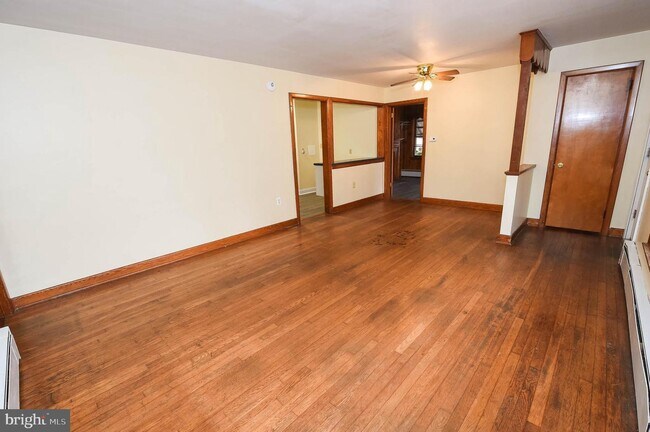 Building Photo - 512 S Park Dr