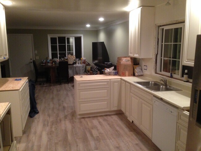 Building Photo - 2011 Rockefeller Ln