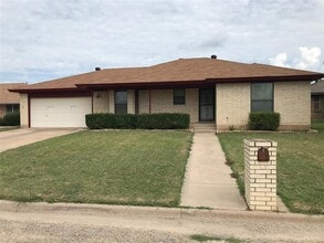 Building Photo - 5225 Hunters Cir