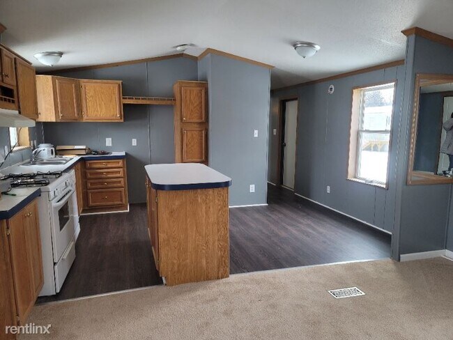 Building Photo - 3 br, 2 bath Mobile Home - 105 W 7th St