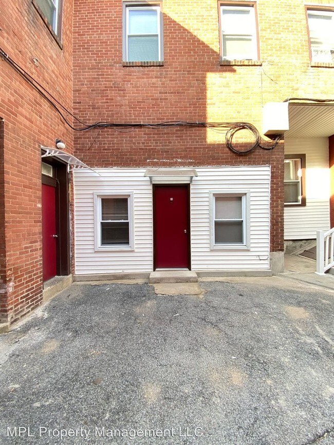Building Photo - 221 N 8th St