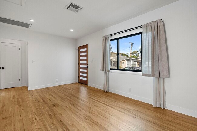 Foto del edificio - 654 Ozone St, Santa Monica, CA 90405