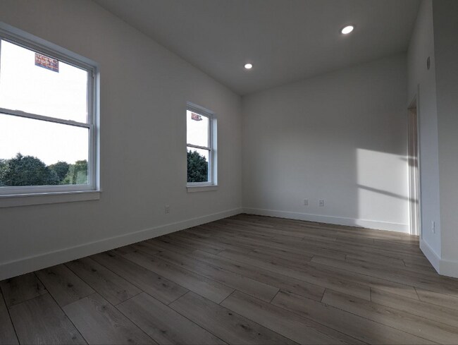 Building Photo - 147-149 N Gross St