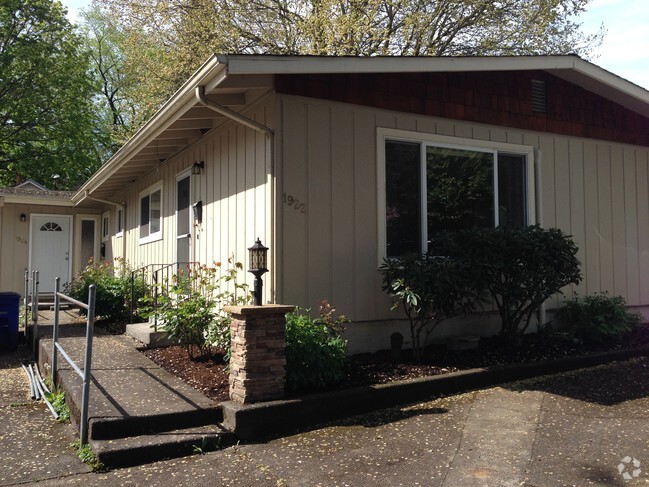 Building Photo - 1922 SE Tenino St