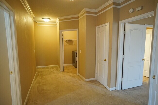 Foto del edificio - 2-Bed, 2-Bath, Condo with Garage in The Villas Condominiums