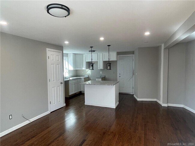 Building Photo - 395 Blake St