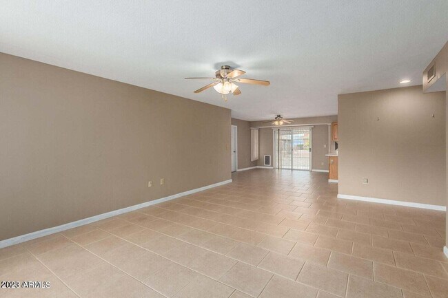 Foto del edificio - 12630 N Blue Ridge Dr