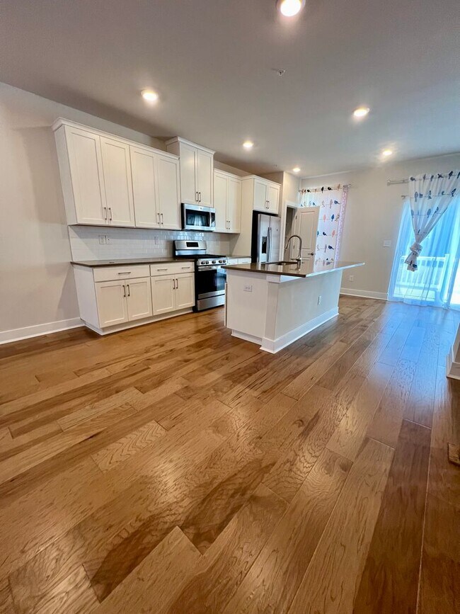 Building Photo - Luxurious 3-Bed Townhome in Spring City wi...