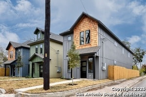 Building Photo - 1659 Center St