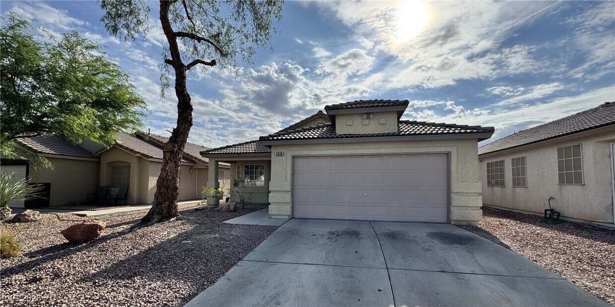 Foto principal - 3838 Sorrowing Sparrow Ct