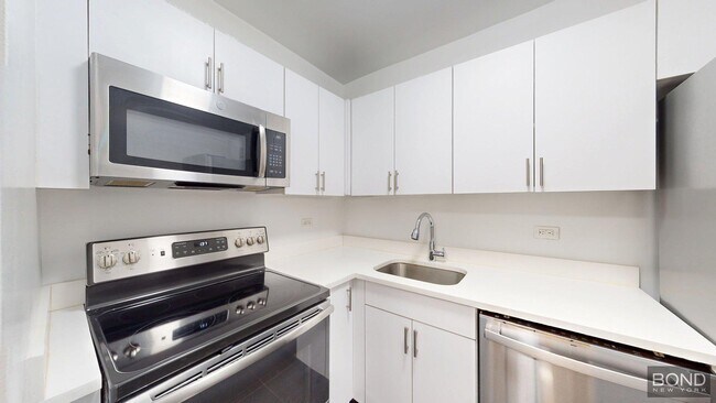 Building Photo - 219 E 69th St
