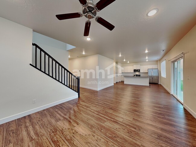 Building Photo - 954 N Barkvine Ave