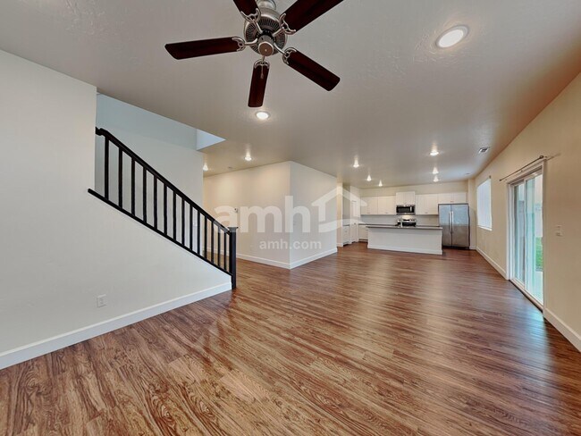 Foto del edificio - 954 N Barkvine Ave