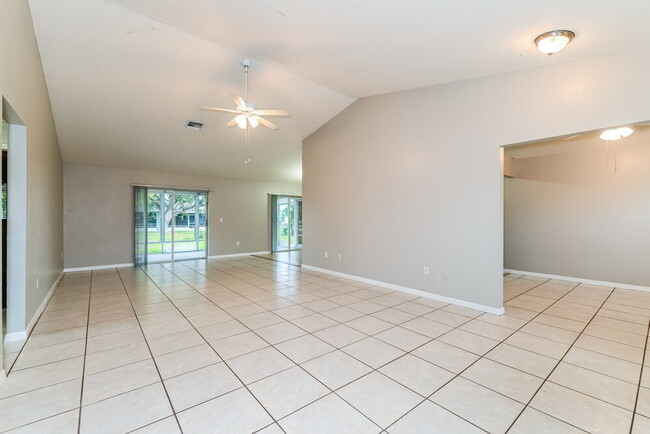Foto del edificio - 401 SE 18th St