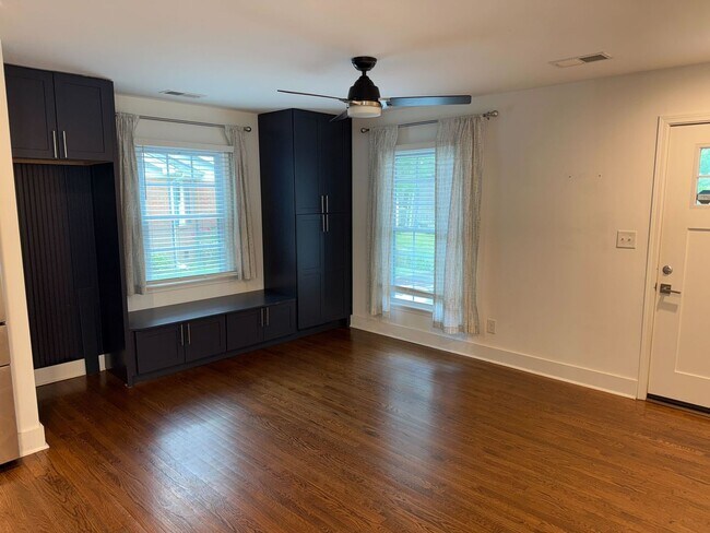 Foto del edificio - Beautiful Three Bedroom Home in Plaza Midwood!