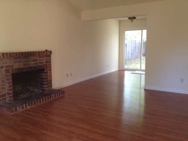 Foto del edificio - Recently Remodeled Four Bedroom Rosemont Home with Large Backyard!